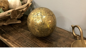 Juego de 2 bolas decorativas de madera y metal grabado, acabado latón dorado, Ø14cm