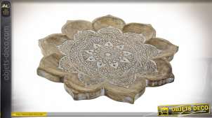 Gran centro de mesa de mango tallado, relieve y detalle importante, forma de flor en espíritu mandala blanqueado, 46cm