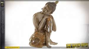 Representación de Buda sentado, de resina con acabado dorado antiguo, ambiente chic, 19cm.