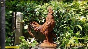Estatuilla de gallo sobre base de metal acabado oxidado