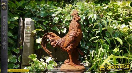 Estatuilla de gallo sobre base de metal acabado oxidado